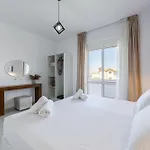 Apartmán Bright Modern With Balcony Views By Pikhost Golem (Tirana)