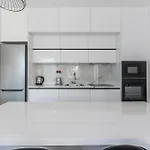 Bright Modern With Balcony Views By Pikhost *