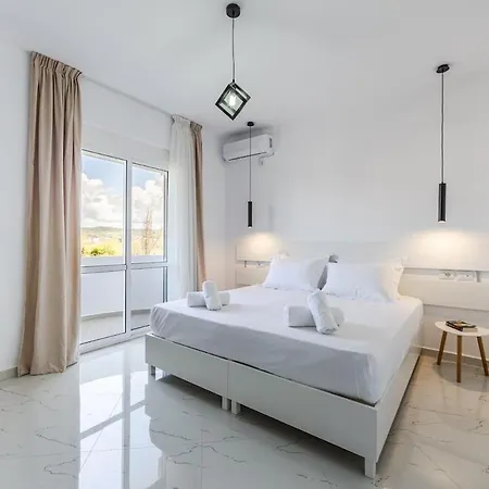 Bright Modern With Balcony Views Apartment