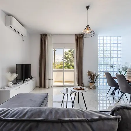 Bright Modern With Balcony Views By Pikhost Golem (Tirana)