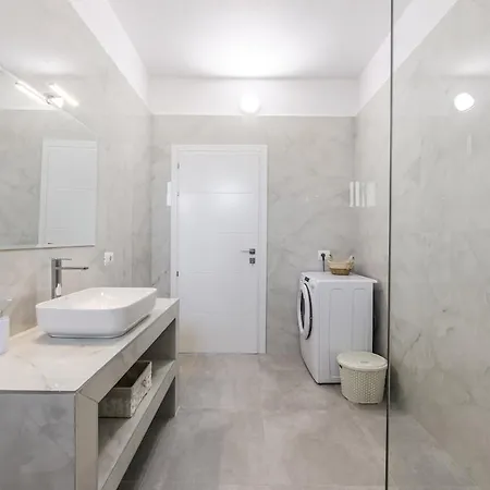 Appartement Bright Modern With Balcony Views By Pikhost