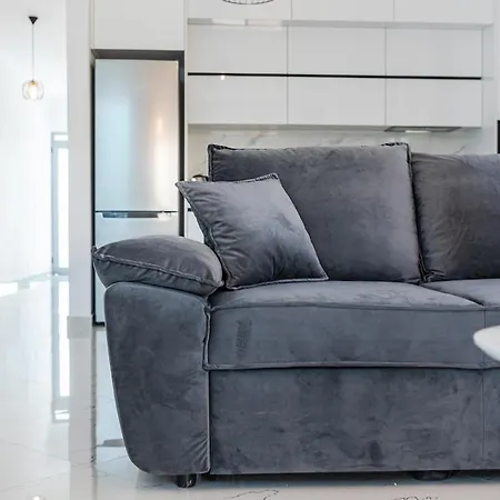 Bright Modern With Balcony Views * Golem (Tirana)
