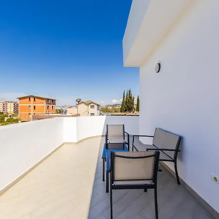 Bright Modern With Balcony Views By Pikhost Golem