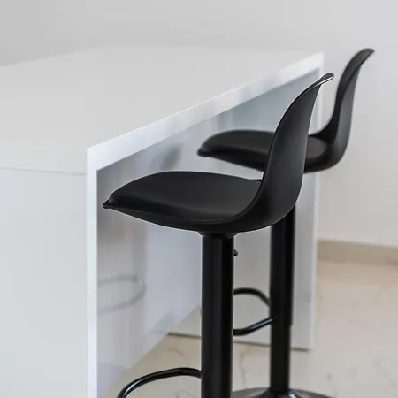 Apartment Bright Modern With Balcony Views By Pikhost