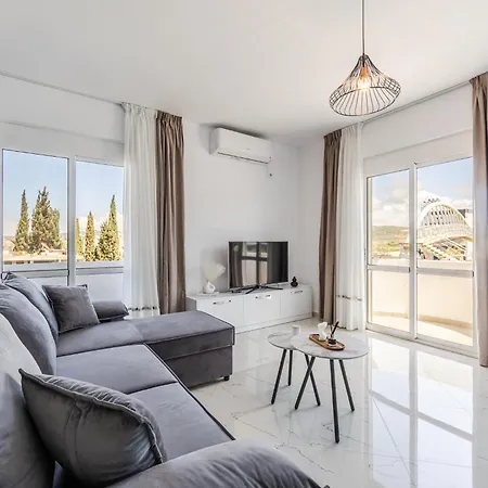 Bright Modern With Balcony Views By Pikhost Apartman *