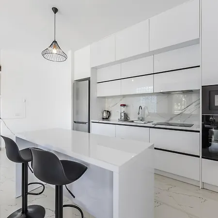 Apartman Bright Modern With Balcony Views By Pikhost