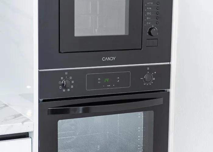 Apartment Bright Modern With Balcony Views By Pikhost Golem (Tirana)