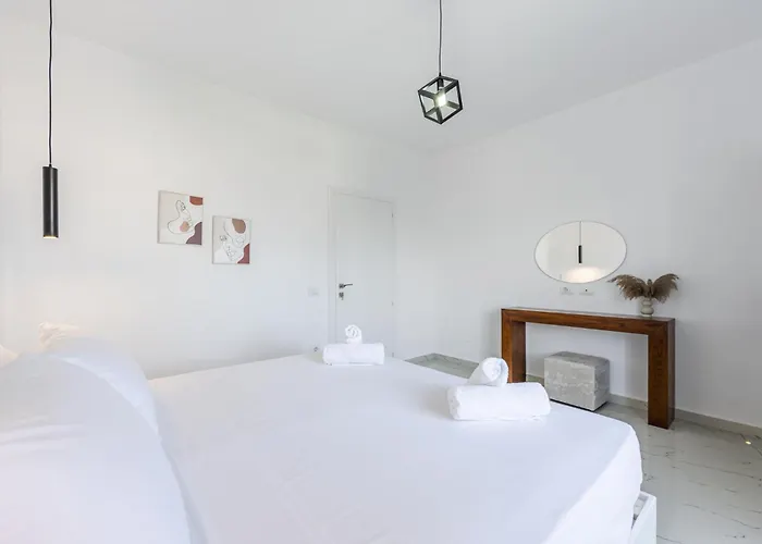 Bright Modern With Balcony Views By Pikhost Apartment