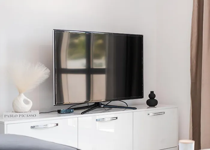 Bright Modern With Balcony Views By Pikhost Apartment