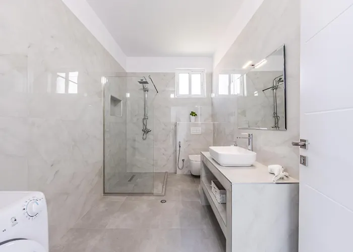 Bright Modern With Balcony Views By Pikhost Apartment *