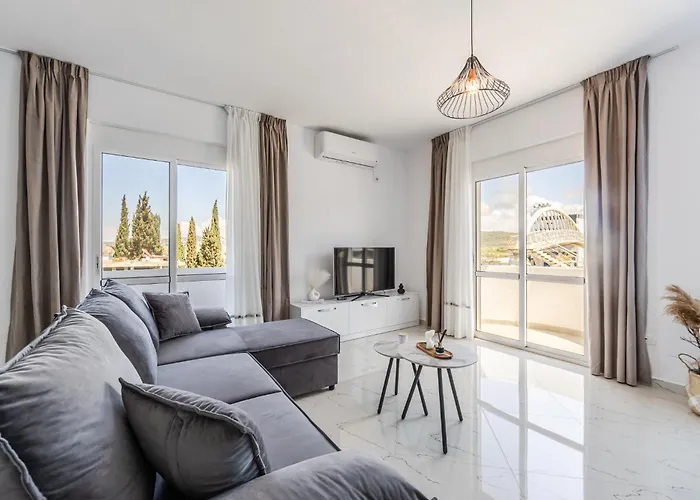 Bright Modern With Balcony Views By Pikhost Apartment *