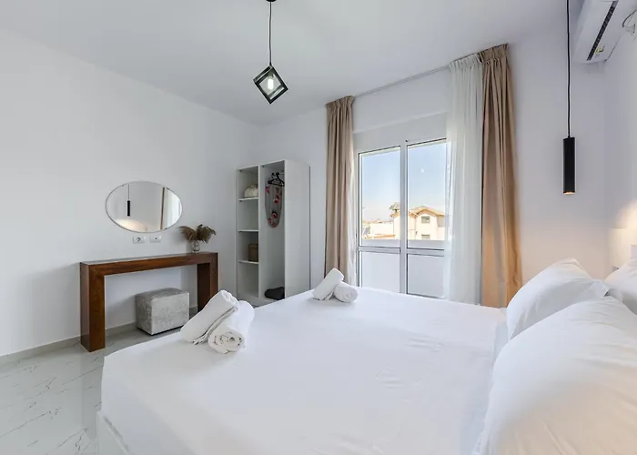 Apartment Bright Modern With Balcony Views By Pikhost Golem (Tirana)