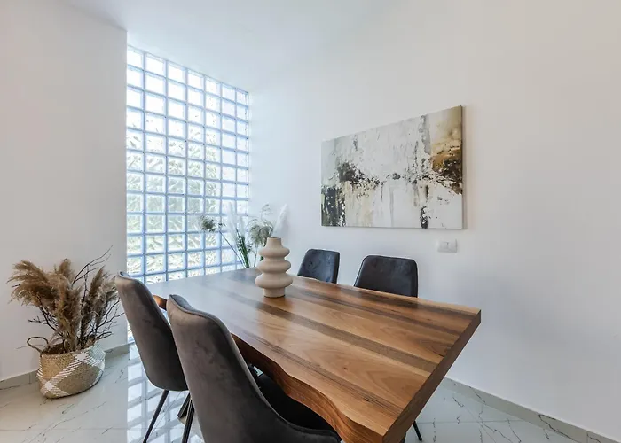 Bright Modern With Balcony Views By Pikhost Golem (Tirana)