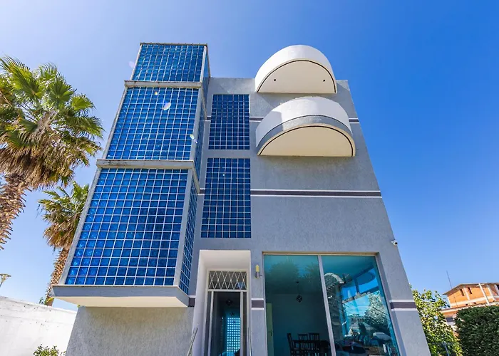 Bright Modern With Balcony Views By Pikhost *