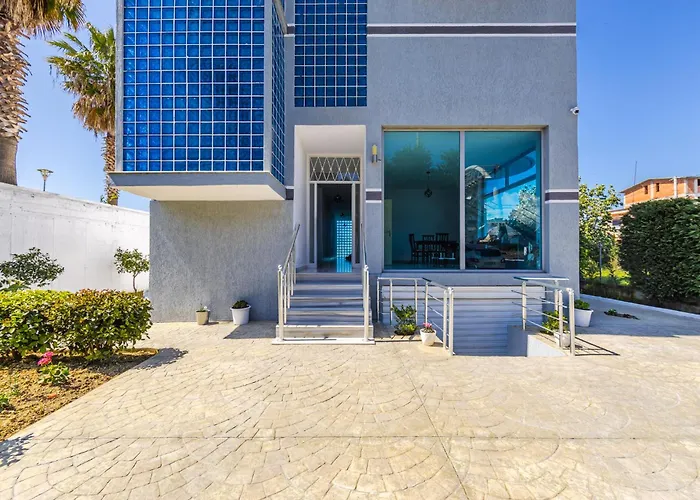 Apartment Bright Modern With Balcony Views By Pikhost