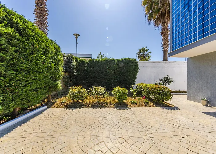 Apartment Bright Modern With Balcony Views By Pikhost Golem (Tirana)